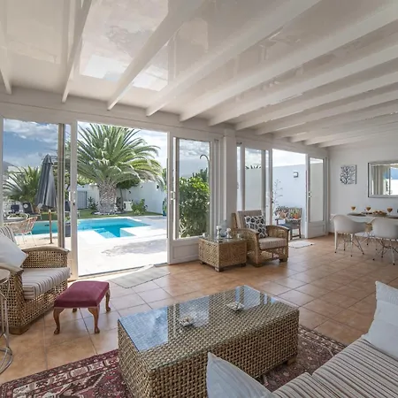 Marisol Playa Blanca Stylish Comfort Private Heated Pool 야이자