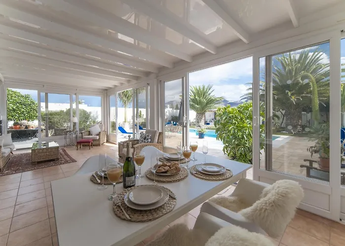 Villa Marisol Playa Blanca Stylish Comfort Private Heated Pool