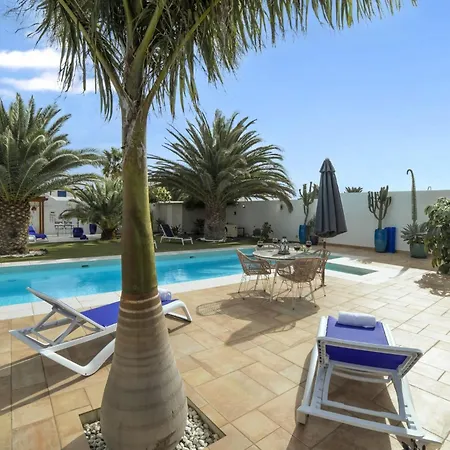 Villa Marisol Playa Blanca Stylish Comfort Private Heated Pool