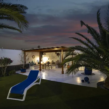 Marisol Playa Blanca Stylish Comfort Private Heated Pool Вилла