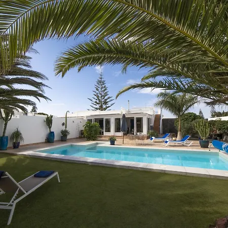 Marisol Playa Blanca Stylish Comfort Private Heated Pool *