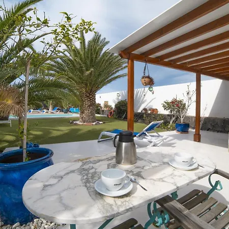 Villa Marisol Playa Blanca Stylish Comfort Private Heated Pool
