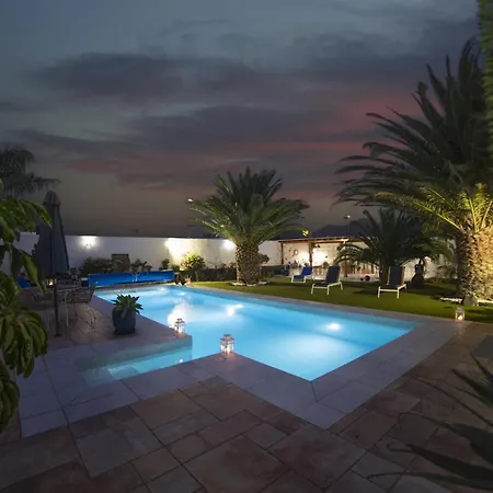 Marisol Playa Blanca Stylish Comfort Private Heated Pool Villa *