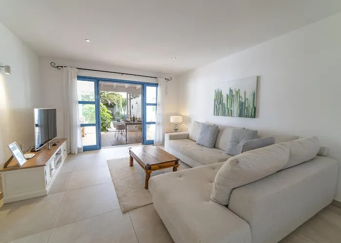 Marisol Playa Blanca Stylish Comfort Private Heated Pool *