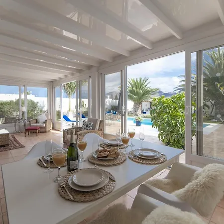 Villa Marisol Playa Blanca Stylish Comfort Private Heated Pool